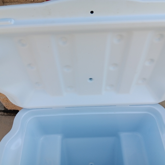 Cooler - Picture 4 of 10